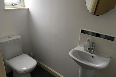 3 bedroom terraced house to rent, Wren Way, Manchester, M11