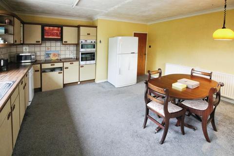 3 bedroom detached bungalow for sale, Sutton Lane, Knottingley WF11