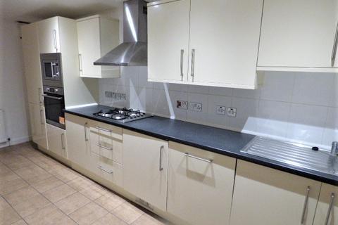 3 bedroom flat to rent, Grove Road, London E3