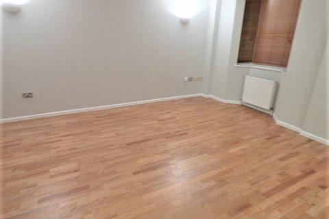 3 bedroom flat to rent, Grove Road, London E3