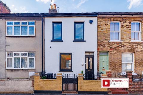 4 bedroom terraced house to rent, Mayfield Road, Walthamstow, London, E17