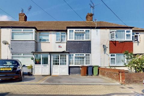 3 bedroom detached house to rent, Frizlands Lane, Dagenham RM10