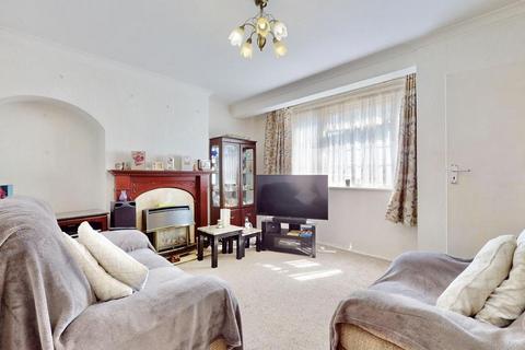 3 bedroom detached house to rent, Frizlands Lane, Dagenham RM10