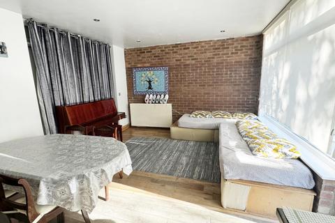 4 bedroom end of terrace house to rent, Fulready Road, London, E10