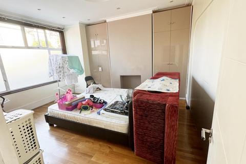 4 bedroom end of terrace house to rent, Fulready Road, London, E10