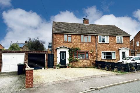 3 bedroom semi-detached house for sale, Castles Close, Stotfold, Hitchin, SG5