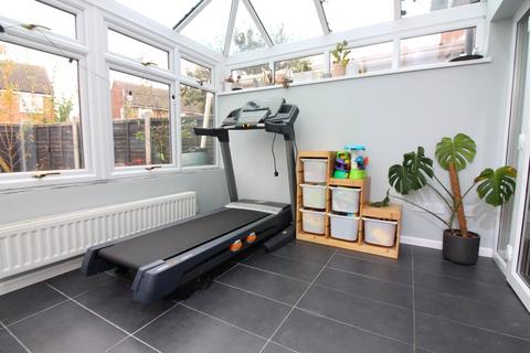 15 Castles Close, Stotfold, Hitchin, SG5 4BZ