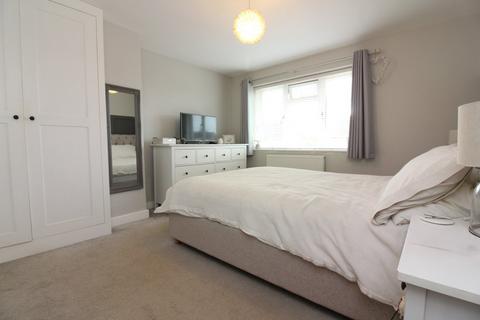 15 Castles Close, Stotfold, Hitchin, SG5 4BZ