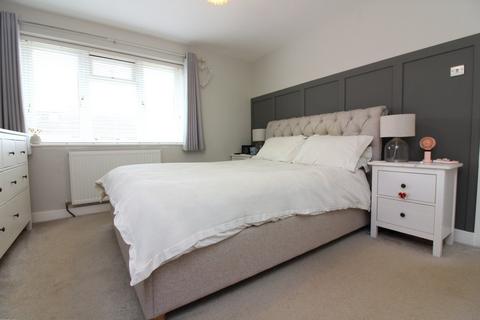 15 Castles Close, Stotfold, Hitchin, SG5 4BZ