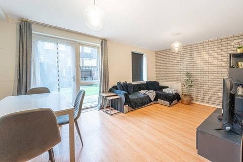 2 bedroom flat to rent, Ruby Way, Colindale, London, NW9