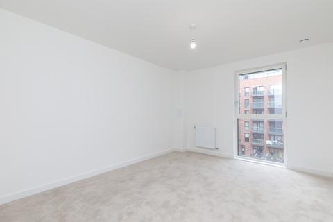 3 bedroom flat to rent, Thunderer Street, London E13