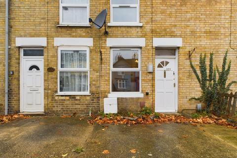 2 bedroom terraced house to rent, Dogsthorpe Road, Peterborough PE1