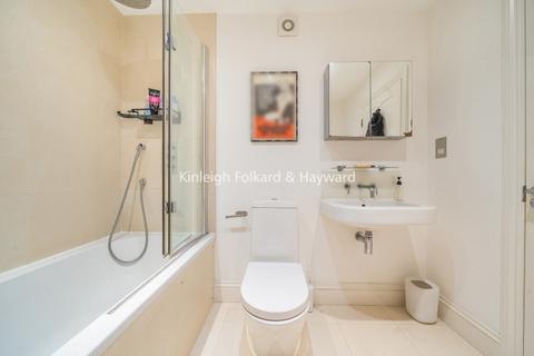 2 bedroom flat to rent, Mundania Road London SE22