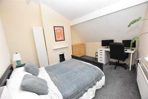 3 bedroom end of terrace house for sale, Victoria Road, Guiseley, Leeds, West Yorkshire