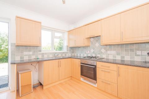 3 bedroom detached bungalow to rent, Cheesmans Close, Minster, CT12