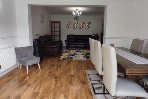 40 Chestnut Grove, Dartford, DA2 7PG