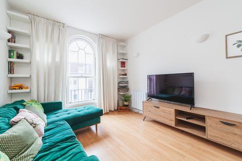 1 bedroom flat to rent, Flat  Helena Square, London SE16