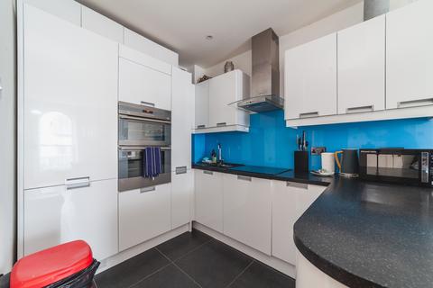 1 bedroom flat to rent, Helena Square, London SE16