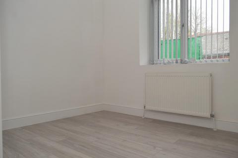 2 bedroom apartment to rent, Oldham Road, Failsworth, M35