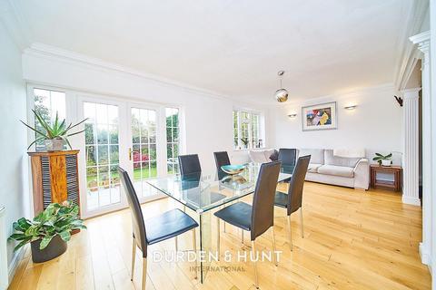 4 bedroom detached house for sale, Grasmere Close, Loughton, IG10