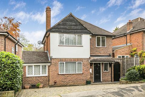 3 bedroom detached house for sale, Craigweil Avenue, Radlett