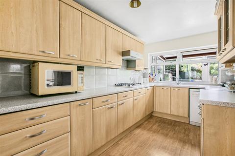 3 bedroom detached house for sale, Craigweil Avenue, Radlett