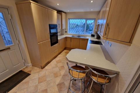 2 bedroom detached house to rent, Low Garth Road,Sherburn In Elmet, LS25