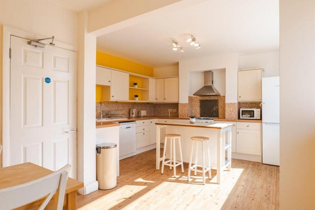 A bright and spacious kitchen with modern appli...