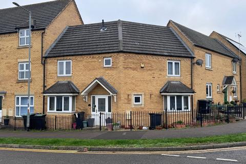 3 bedroom terraced house for sale, School Lane, Rushden NN10