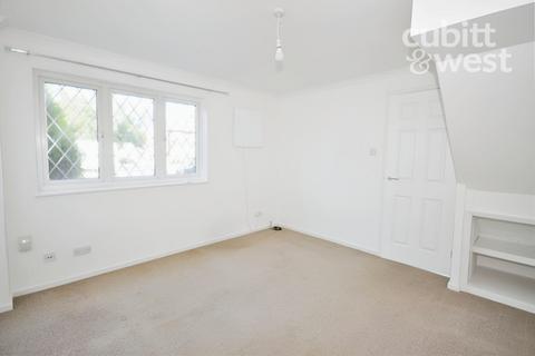 2 bedroom end of terrace house to rent, Jersey Road, Crawley, RH11