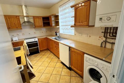 3 bedroom flat to rent, Wrens Park House, Clapton, E5 9LT