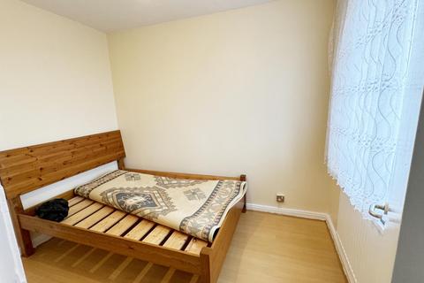 3 bedroom flat to rent, Wrens Park House, Clapton, E5 9LT