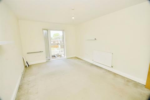 3 bedroom terraced house to rent, Farleigh Road, Kent CT2