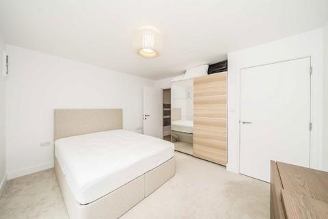 2 bedroom flat to rent, Freda Street, London SE16