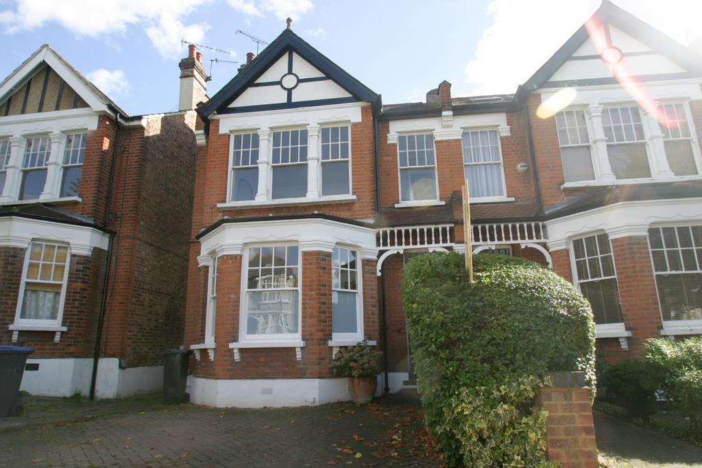 Stunning 2 bed split level conversion with garden