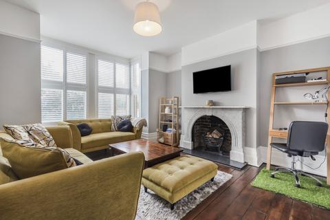 2 bedroom flat to rent, Creffield Road London W3