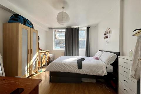 undefined, Woodland Rise, London
