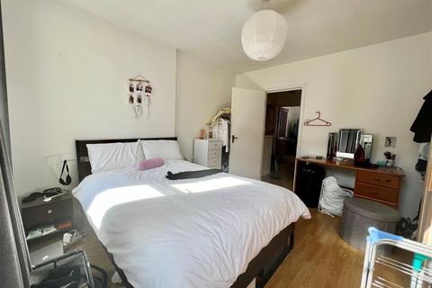 undefined, Woodland Rise, London
