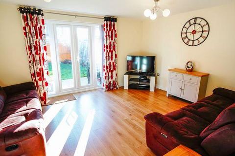 3 bedroom semi-detached house to rent, Lawrence Grove, Kidderminster DY11