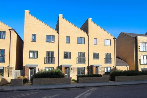 4 bedroom terraced house to rent, Claudius Walk, Cambridge CB24