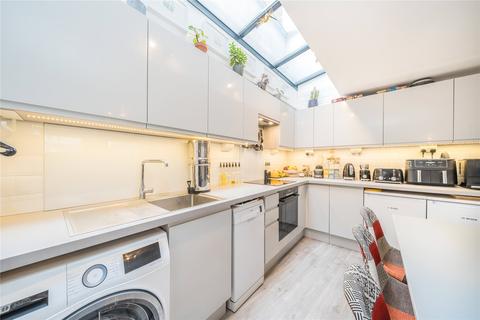 2 bedroom terraced house to rent, Blakenham Road, London SW17