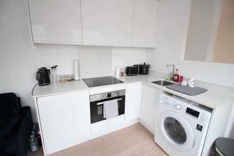 1 bedroom house to rent, Park Mews, Bushey Village