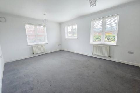 2 bedroom apartment to rent, North Street, Hornchurch, RM11