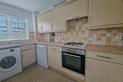 2 bedroom apartment to rent, North Street, Hornchurch, RM11