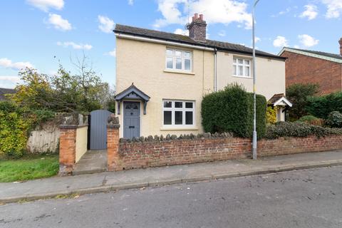 2 bedroom semi-detached house to rent, Malvern WR14