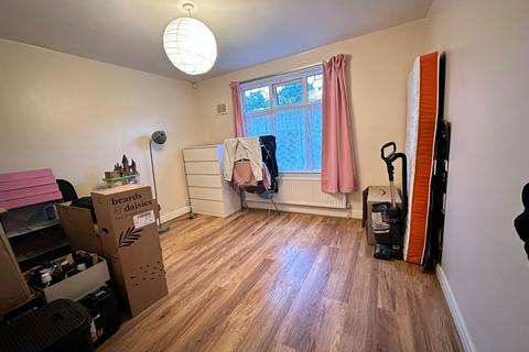 2 bedroom flat to rent, Ilford, IG1