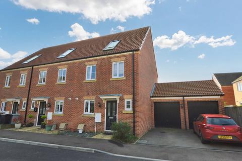 3 bedroom townhouse for sale, Ludlow Close, Bourne, PE10