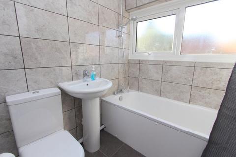 3 bedroom house to rent, Grasmere Way, Linslade