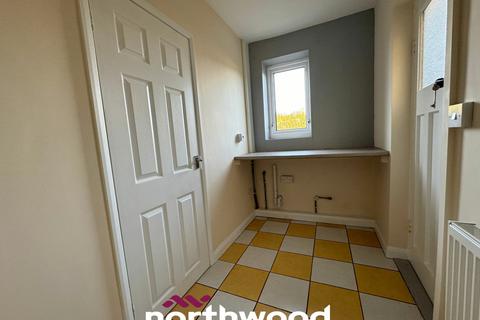 3 bedroom end of terrace house to rent, Alwyn Road, Doncaster DN8