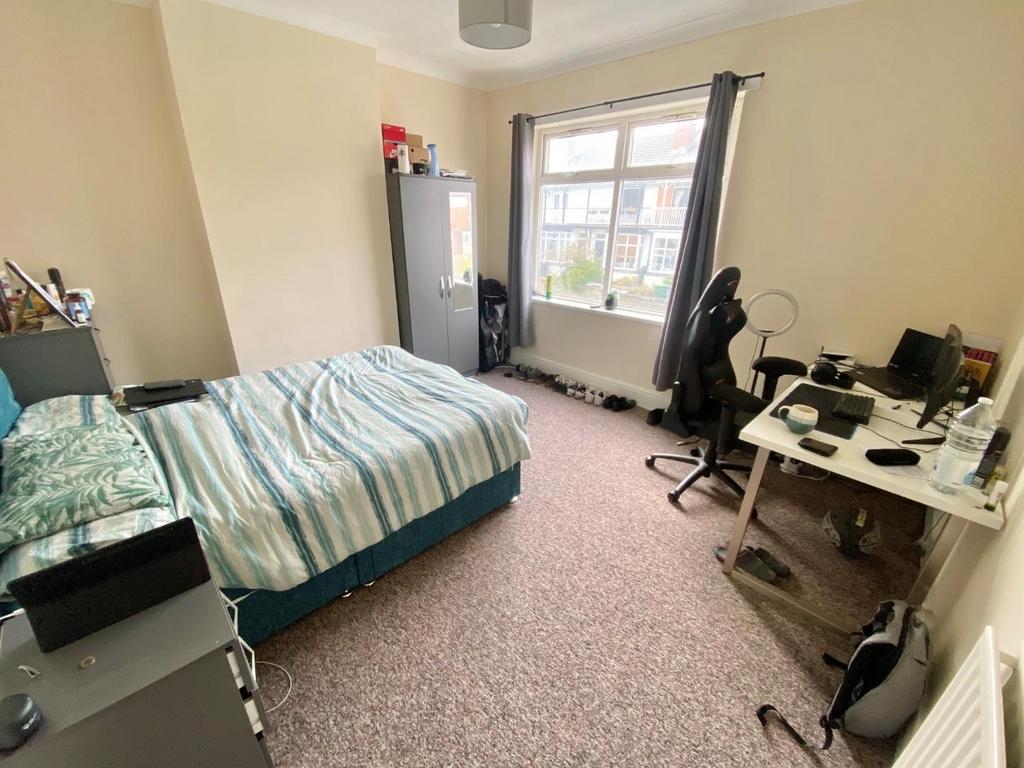 Bedroom 1.jpg